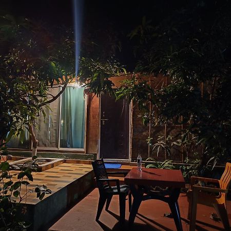 Lotus Riya Home Stay Hampi Bagian luar foto