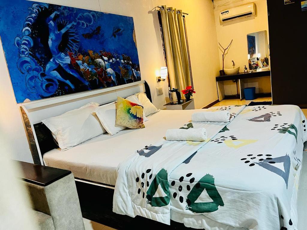 Lotus Riya Home Stay Hampi Bagian luar foto