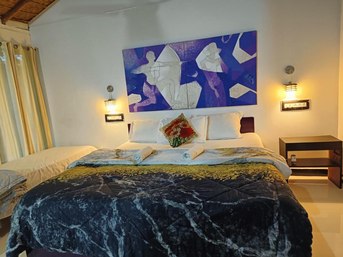 Lotus Riya Home Stay Hampi Bagian luar foto