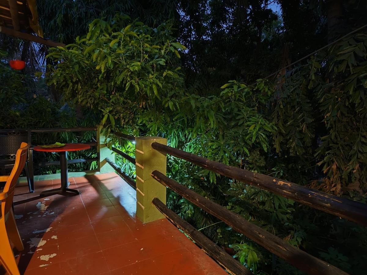 Lotus Riya Home Stay Hampi Bagian luar foto